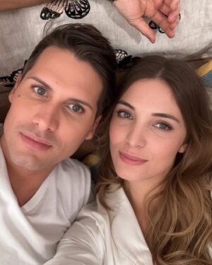 Angèle Vivier Instagram - Partner in crimes ❤️

On devrait tous avoir un ami qui porte la joie de vivre, la dérision, la bienveillance, l’humour, la connerie et l’intelligence à la fois ❤️ rien que pour qu’il te contamine de son énergie solaire !

#friends #actors #love #partnerincrimes