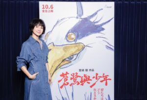 Angelica Lee Instagram - 我和孩子們一直都非常喜歡宮﨑駿導演的動畫電影，他是我非常敬重的創作人之一，他的堅持與持續創作的精神，深深打動著我，總能在故事中細膩刻畫出人物的情感！很開心這一次為他的新作《蒼鷺與少年》中文版配音，並且挑戰一人分飾兩角，演繹當中非常動人的母子之情。配音期間深刻感受宮崎駿導演內心深處的真摯與溫暖，希望大家進戲院觀賞的時候，也能感受到這份感動！
 
《#蒼鷺與少年》10.6台灣盛大上映
#宮﨑駿 #久石讓 #鈴木敏夫 #吉卜力