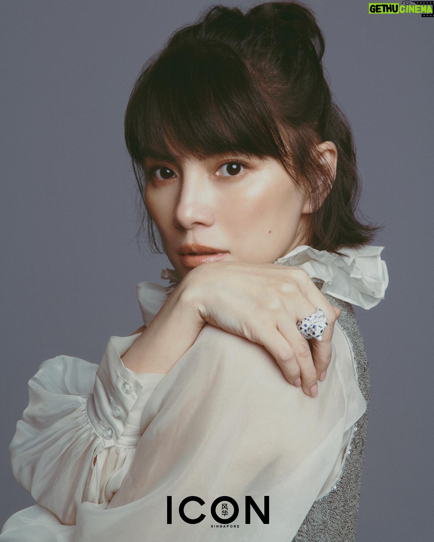 Angelica Lee - 1.3K Likes - #ICONCOVER 花朵用尽全力盛开然后凋零,那份倾全力去绽放的美,短暂却炫目。生命的美不应被年龄局限,每一个当下,不管坏的好的,日后回首,都美好。
主编:Sylvester Ng @sylvesterng
文字:Dion Tang @wengkuan
摄影:郭桓诰 @kuohuankao
时尚指导:Martin Wong @martyzwong
台湾协拍: 余承翰 @chenghan_han
发型: Keanu @fluxhairkeanu
化妆:林淑贞 @jjshuchen
时尚:Ralph Lauren Collection @ralphlauren
珠宝:@cartier
#iconsingapore
#李心洁
