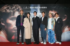 Angelica Lee Instagram - 富都青年今天（過了十二點啦）就在台灣正式上映了，這部電影從三年前開始啟動，終於走到現在，心裡感觸良多。

請大家一定要走進戲院來感受吳慷仁和陳澤耀飾演的兩兄弟非常打動人心的情感，希望可以把這份愛的力量送給你們。

雖然身為監製，已經看了無數次電影，但首映當天和觀眾一起坐在titan巨幕廳觀賞時，心裡還是再次被演員們的表演和故事的張力感染，還是忍不住哭紅哭腫了眼睛。

我很幸運，第一次當監製，就遇上了一個向心力很強及充滿愛的團隊，謝謝每一個幕前幕後的大家為「富都青年」所付出的努力和堅持，讓我們可以透過這部電影為身在馬來西亞卻沒有身分的弱勢團體發聲。

謝謝王禮霖導演當初的邀約，我們都交出了彼此的第一次，也承諾一起攜手並肩走完整個旅程，我們做到了💪💪💪✌️✌️。

香港12月7日上映
馬來西亞12月14日上映

#富都青年

Stylist: @johnnykhookhoo
Outfit: @sportmax
Jewellery: @tiffanyandco
Makeup: @jjshuchen
Hair: @hparkdick

#sportmax
#TiffanyAndCo
