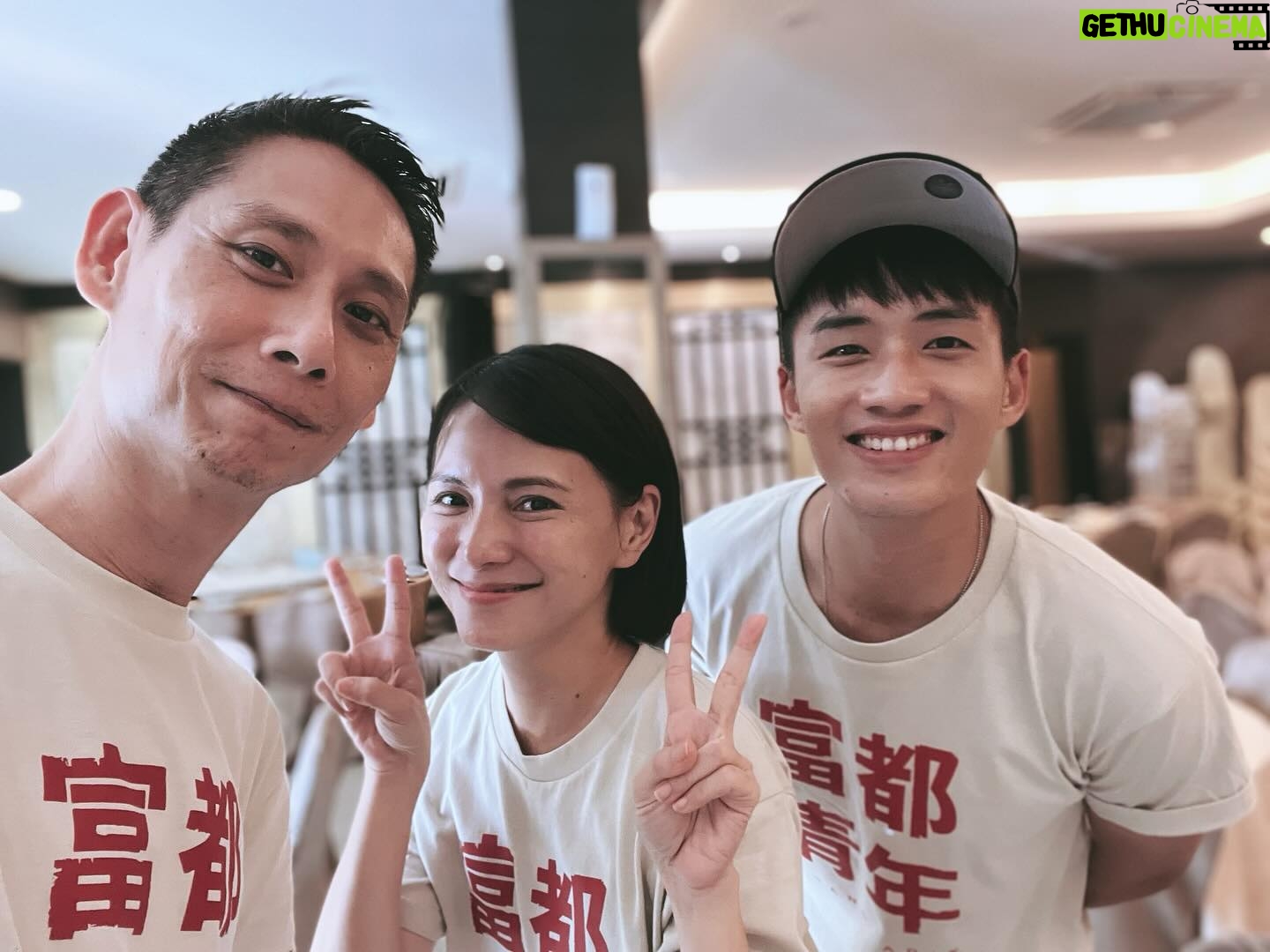 Angelica Lee - 1.3K Likes - 富都青年剛在馬來西亞上映,我們在這裡努力做宣傳,「哥哥」慷仁已經回去台灣繼續跑映後,聽說這個週末北中南共24場💪。
台灣票房邁向5000萬,太棒了,謝謝所有台灣支持富都青年的觀眾,馬來西亞觀眾加油,讓我們一起來感受愛的力量。
#富都青年
#abangadik
#票房冠軍