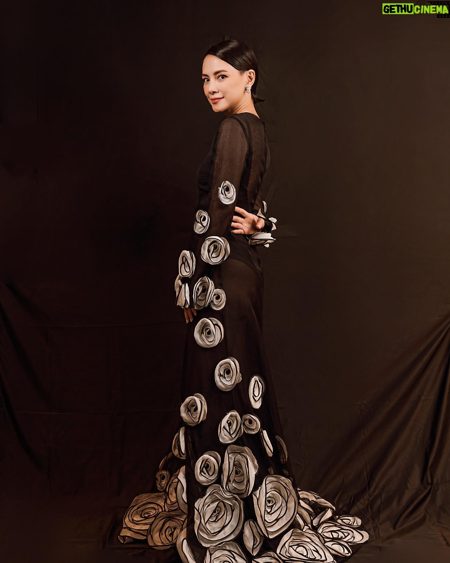 Angelica Lee - 1.2K Likes - 金馬60歲
Stylist: @johnnykhookhoo
Dress: @maisonvalentino
Jewerelly: @tiffanyandco
Makeup: @jjshuchen
Hair: @edwardchong77
#maisonvalentino
#TiffanyHighJewelry
#tiffanyandco