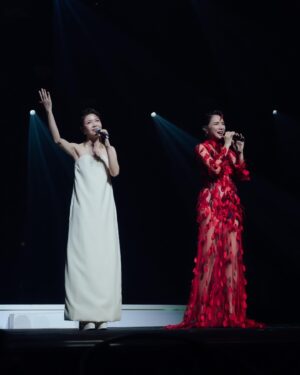 Angelica Lee Instagram - 我到現在都覺得自己在做夢、不敢相信這是真的。
 
20歲那年，我不顧一切離開家鄉，一個人來到了台灣，來追尋我的夢想。 

剛到台灣時，我第一次感受到孤獨，因為我需要學習一個人吃飯，一個人走路，一個人在安靜的夜裡跟自己說話，一個人默默鍛練自己克服低潮和恐懼的意志力，但同時，我也感受到了一份前所未有的自由，一份我終於真正長大了，終於可以帶著我的雙腳走出那個單純卻有些封閉的小城。
我想去很多地方，去認識不一樣的人，體驗不一樣的經歷，去尋找生命的可能性，尋找我內心關於愛的答案。
雖然我會想家、想念家鄉、但我明白只有捨得放下，才會得到蛻變。

那一年， 我來到了台灣，用音樂和你們給我的愛展開了全新的生命旅程。

我知道我離開了很多年，現在我重新回來，你們都還在，你們都在。原來我的音樂不只陪伴你們的青春歲月，他還一直住在你們心裡，我真的很感動；謝謝你們，讓我今天可以站在這個舞台，繼續追尋我的夢想，我愛你們。

感谢我的好姐妹于子育和我音乐生涯里最重要的音樂人，给我写了很多经典歌的张震岳，谢谢他们来护航我的首场演唱会，很感动！

#盛開我的名字叫李心潔演唱會