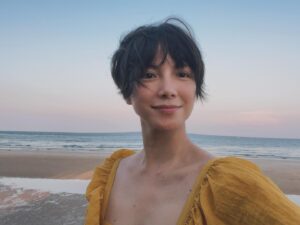 Angelica Lee Instagram - 「If you not let love really in, then you cannot really give it back.」
- Chris Martin 

上個星期，終於在曼谷看了我熱愛了20幾年的Coldplay 演唱會，心裡的激動無法用言語形容。
真摯的音樂和情感讓人格外感動。

今天年三十，一家團圓相聚，讓愛陪伴我們的每一個時刻。

農曆新年快樂！

#農曆新年快樂
