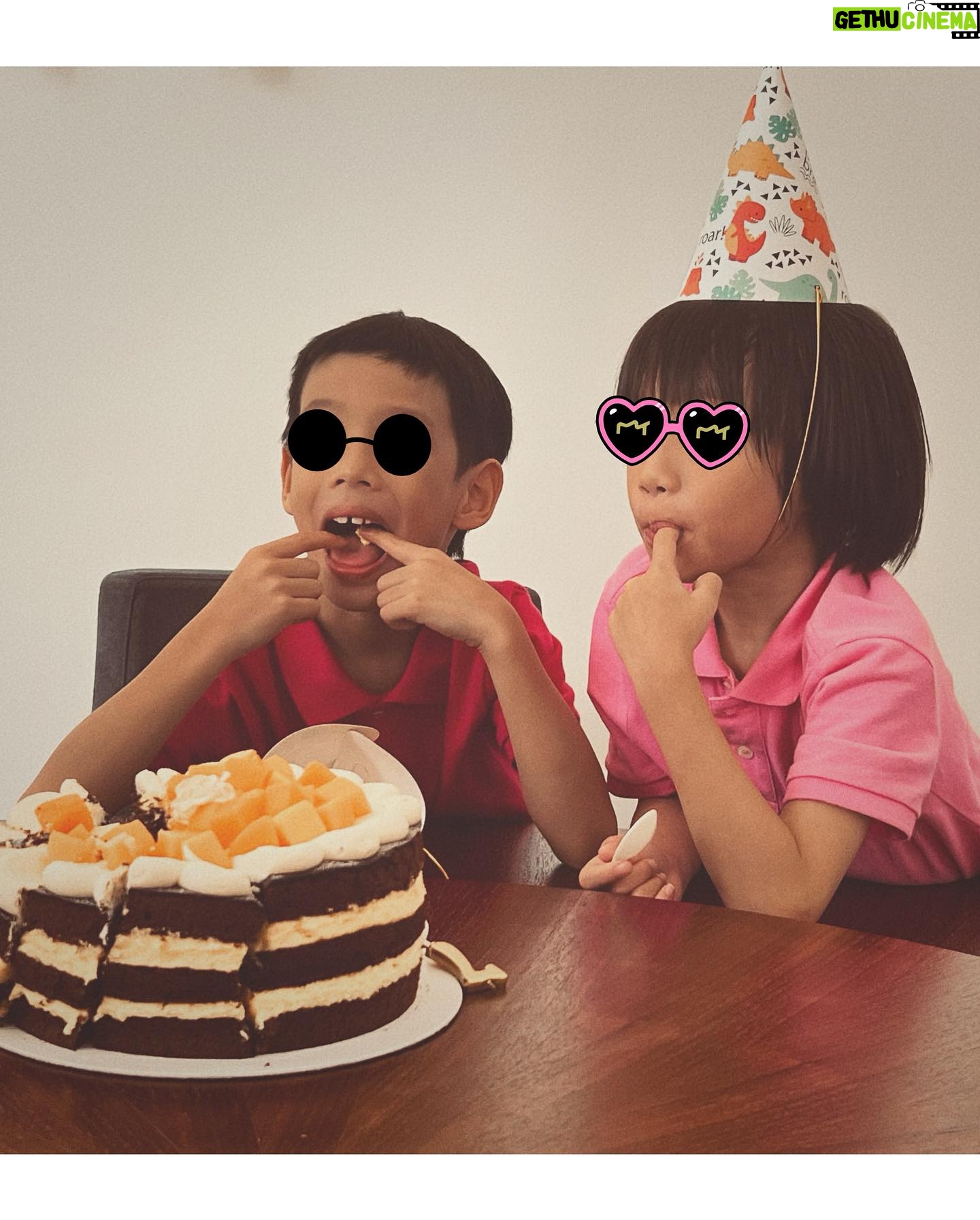 Angelica Lee - 2.7K Likes - 小濟雲和小子然在台灣度過了他們的七歲生日。
寶貝女兒也在這個夏天終於完成了她的大學課程。
媽媽的演唱會也在倒數了….。
2023年的這個夏天,將會成為一個美好難忘的記憶,讓愛隨著沒完沒了的夏天盛開來!
7月22日 我們北流見!
#盛開我的名字叫李心潔