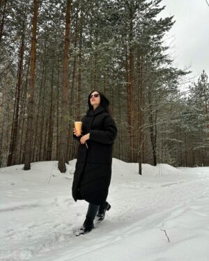 Angelina Tatarchenkova Instagram - 💫Как найти себя и обрести гармонию в себе? 

Я так много раз сталкиваюсь с этим вопросом. Кто я такая? Чего хочу от этой жизни? Это естественное стремление к самопознанию и самореализации, ведь каждый из нас уникален, со своими мечтами, ценностями и стремлениями.

Я хочу поделиться пунктами, которые помогают мне:

✅Проведите время наедине с собой:
Найдите время для размышлений, медитации или просто тишины, чтобы услышать свой внутренний голос и понять, что именно важно для вас.

✅Исследуйте свои увлечения и страсти:
Откройте для себя то, что вас действительно волнует. Попробуйте новые хобби, изучайте новые области, общайтесь с единомышленниками.

✅Примите свои недостатки и цените свои достоинства:
Никто не совершенен, и важно принять себя таким, какой вы есть. Умение ценить свои сильные стороны и одновременно работать над своими слабостями поможет вам найти гармонию.

✅Стремитесь к саморазвитию:
Обучение, чтение, новые опыты - все это помогает расширить ваши горизонты и лучше понять себя и окружающий мир.

✅Будьте открыты к изменениям:
Жизнь постоянно меняется, и наша идентичность тоже. Позвольте себе меняться и расти. Попробуйте новое

Я еще тоже в работе, ведь обретение гармонии с собой - это постоянный сложный процесс, но каждый шаг на этом пути приносит новые открытия и самопознания✨

Люблю🫶🏻

#самопознание #саморазвитие  #развитие #сила #блог #блоггер #психология #мотивация