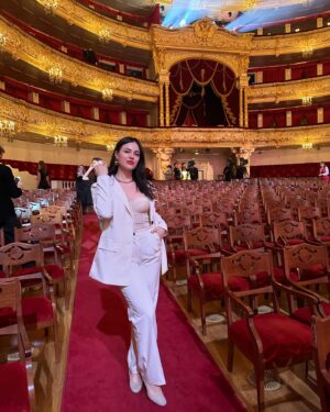 Angelina Tatarchenkova Instagram - А можно я не буду писать огромный пост, а просто покажу красивые фотки?

#красота #театр #большойтеатристорическаясцена #блог #развитие #самореализация #премияbravo #знаменитость #блоггер #искусство