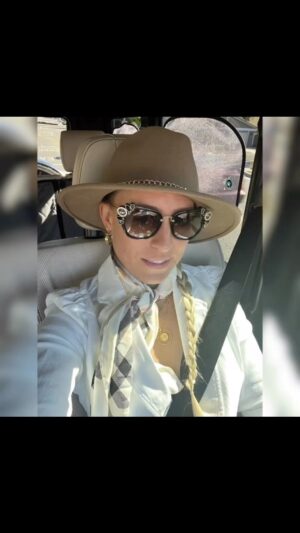 Angelique Kenney Instagram - One of those rare #selfie times …
When you #channel your #inner #gracekelly #style for a fun day out and about at the #delmar #winterrace in #socal …
➖➖➖➖➖➖➖➖➖➖➖➖➖➖➖➖➖➖➖
#fashionista #iconic #fall #shopping #whereto #braid #french #shades #sunnies #herewego #adventures #funday #bet #placeyourbets #horse #horses #race #races #champion #jockey #stallion #horseraces 🏇