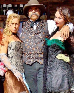 Angelique Kenney Instagram - A few years ago we were filming a #western movie 🍿 🎥 around #Thanksgiving time …
And this wild one asked me if I wanted a “poke”
Pardon my #French but I was stunned! 😉 oh my 🫣🤭

#actorslife #shaddylady #cowboy #cowgirl #saloon #film #stunts #acting #actor #Sag #sagaftra #setlife #playingdressup #letsroll #westernstyle #antique