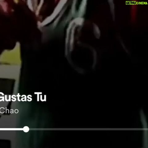 Ângelo Rodrigues - 3 Likes - Andei a vida toda enganado pelos Manu Chao. Marijuana é realmente difícil de encontrar em Cuba. Ele cantavam “Me gusta marijuana, me gustas tu” e eu acreditava, piamente, que Cuba era a disneylândia desta planta dos deuses. Ora não podia estar mais enganado, pois aqui é mais charutos. Qualquer hora é boa para fumar um, dizem os locais. Vou colocar em prática este mandamento insular (imersão cultural, cof cof). Estou certo que trará bons ensinamentos. Descansem, se precisar de um pulmão, aviso.
📸 @cubansoulpics
