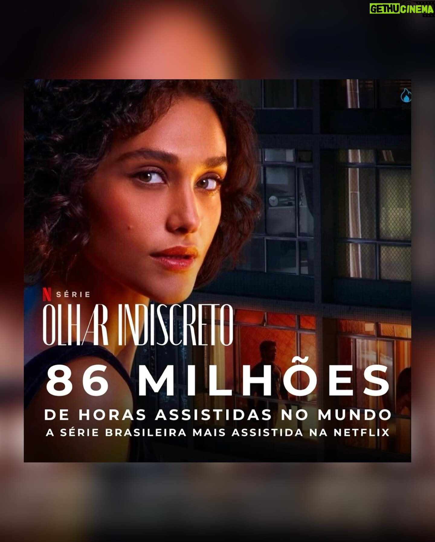 Ângelo Rodrigues - 3 Likes - Escrevo por extenso porque parece mais impactante: oitenta e seis milhões. “Olhar Indiscreto” é a série brasileira mais vista da Netflix, acumulando um total de 86 milhões de horas assistidas globalmente.
O tsunami que o thriller psicológico brasileiro fez na matriarca do streaming é digno de registo. A série levou-nos numa viagem pelo mundo, alcançando o topo das listas de 57 países.
Não é todos os dias que se recebe uma notícia destas, e é por isso que deixo aqui costurado o meu orgulho. Aos que acompanharam a minha jornada transatlântica e tornaram esta aventura possível, o meu singelo obrigado.
