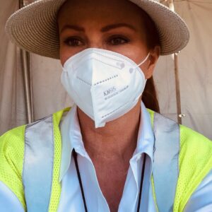 Angie Everhart Instagram - #volunteer @statefarmstadium #vaccinationdone✔️ #ᴠᴀᴄᴄɪɴᴇssᴀᴠᴇʟɪᴠᴇs #vaccinated had an amazing day volunteering to help on a day that the stadium needed people. Long waits for those in line. Was eye opening to be on the front line of history in the making. #pandemic #pandemicsucks