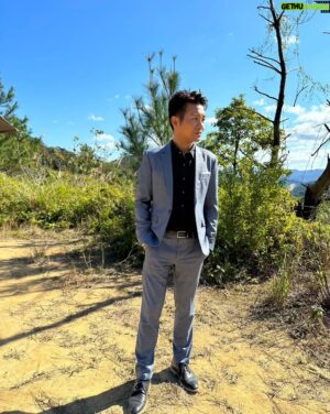Angus Hsieh Instagram - 趁著工作空檔，趕忙去投票！
藍天、綠地、白雲，
不論結果如何，
都是自己的選擇！
希望台灣能更好！