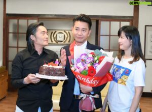 Angus Hsieh Instagram - 真心感謝大家的祝褔❤️
今年的生日願望全送給了媽媽，
祝褔媽媽平安健康❤️❤️❤️

#花蓮加油