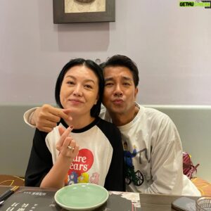 Angus Hsieh Instagram - 前輩、好朋友、心靈導師！
這個女人雖然罵人的功力無人能敵，
不過其實她很心軟、還有點膽小😂
我們都會越來越好的！
愛你❤️