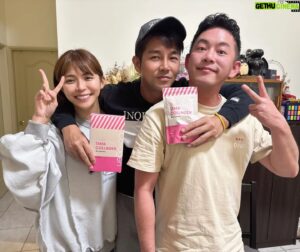 Angus Hsieh Instagram - 超有感的吃得保養品，
聽說很厲害的膠原蛋白粉，
吃完😋😋😋
會跟阿ju一樣帥🤗
會跟萱瑜一樣美😘

@tamatama.hl

@juniorz_harn 
@kininii