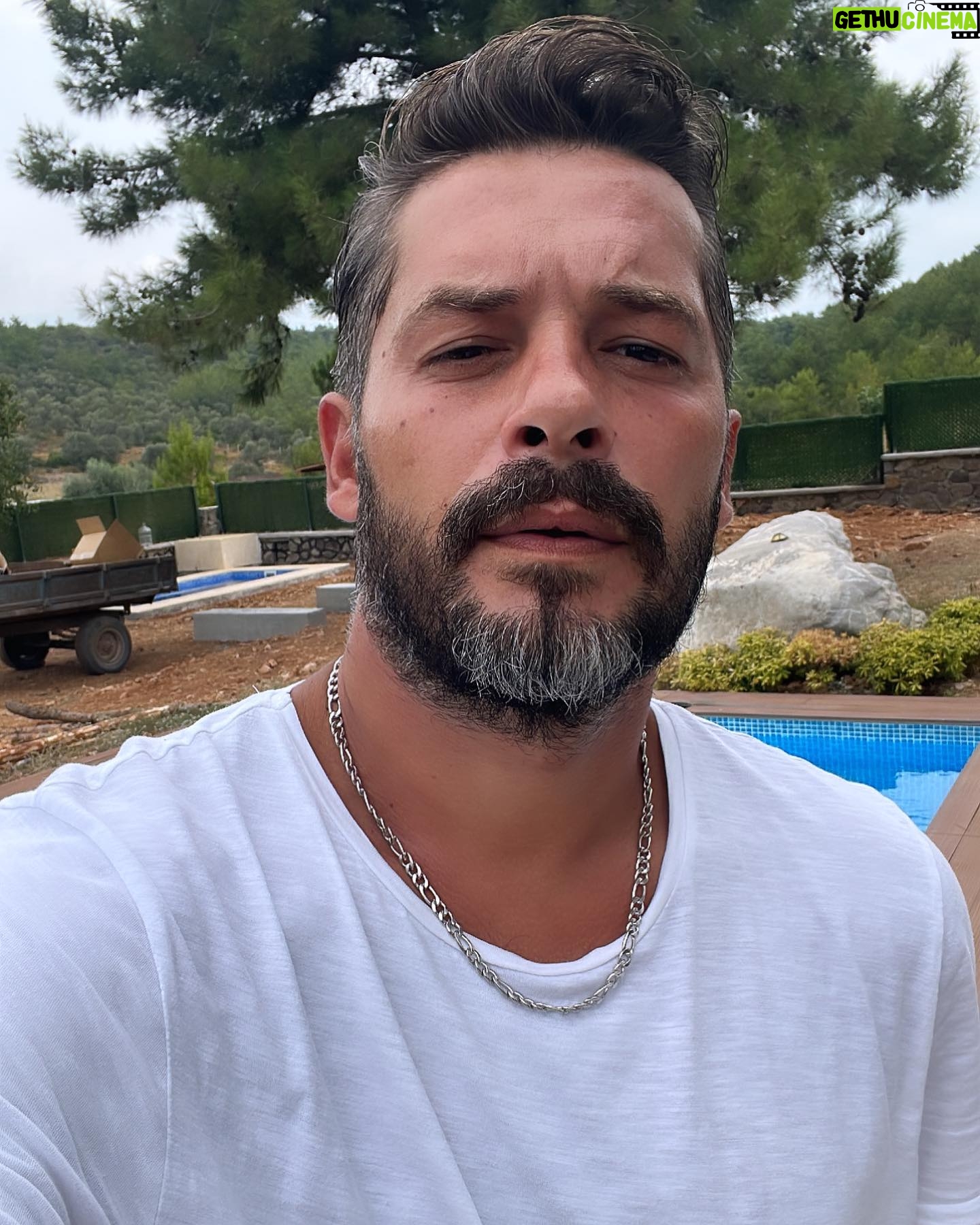 Anıl İlter - 23.6K Likes - Şemsiye açılmaz da şantiye açılır mı zannettiniz? Von Goethe☺️