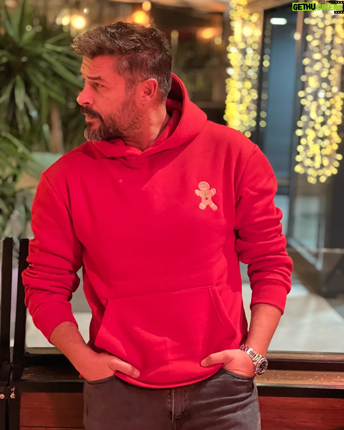 Anıl İlter - 34.9K Likes - Yeni yılın gelişine vuruşumuz yok mu?
