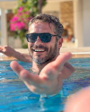 Anıl İlter Instagram - Three person posing in the pool😉 @sinemyildiz_2