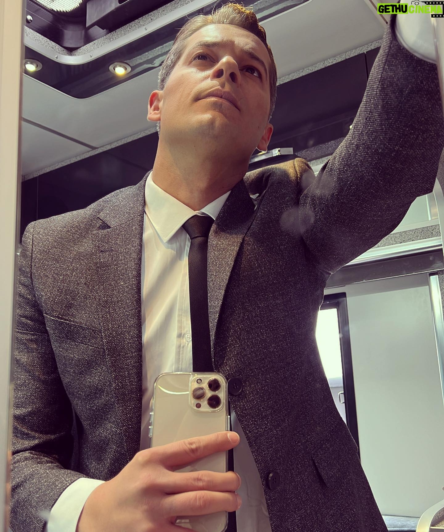 Anıl İlter - 60.7K Likes - Aynadan çektiğim ilk fotoğrafı tabi ki sizinle paylaşacaktım:)