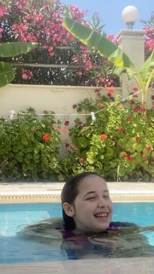 Anıl İlter Instagram - Bir perşembe sohbeti dersiniz #nil