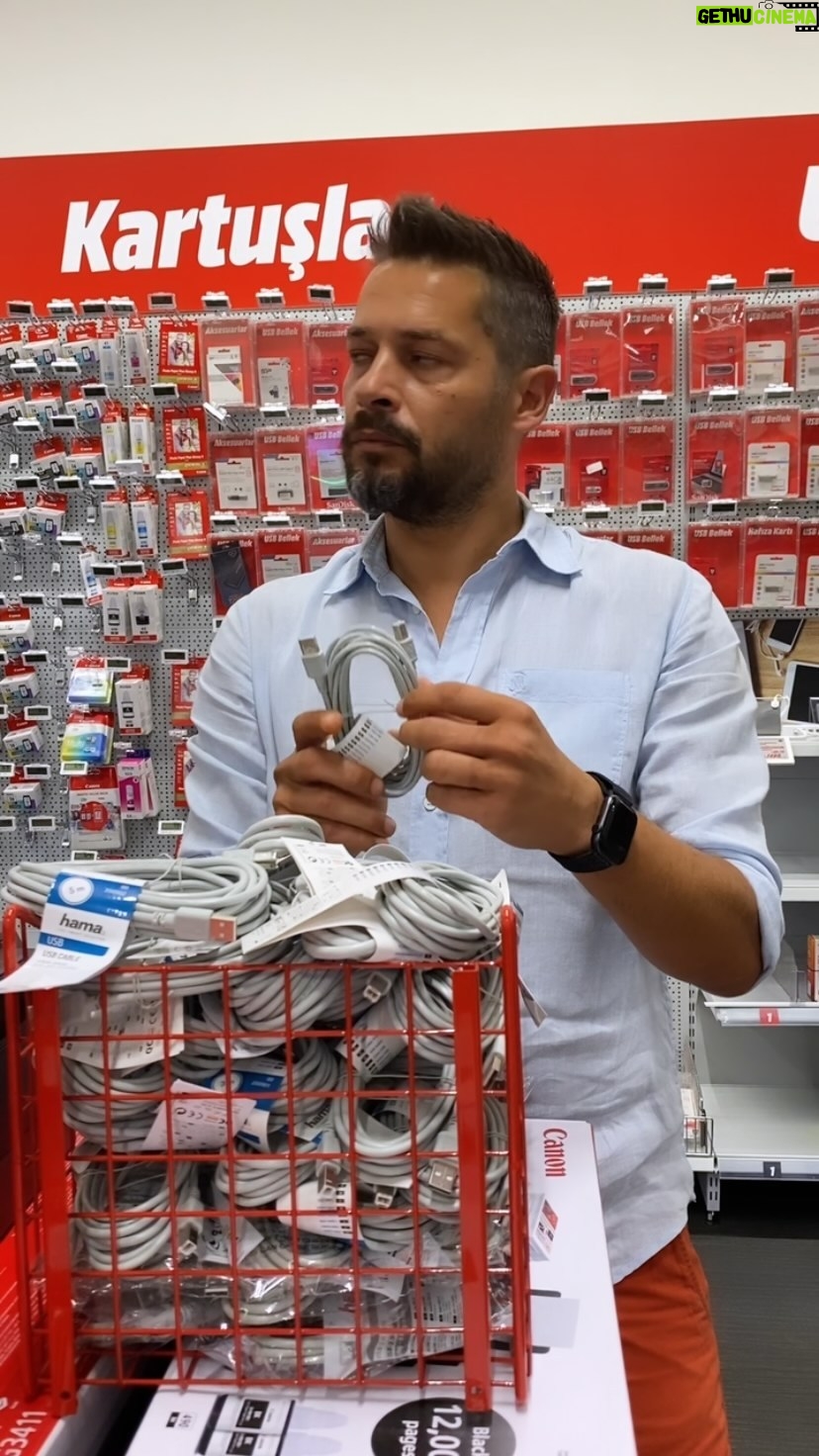 Anıl İlter - 74.3K Likes - İlk Babalar Günü hediyeni de bana kilitleyemezsin be adam @sarpbozkurt
@mediamarkt_tr seçenekleri içinde kafamda Sarpsal dönüşümler✌🏻 #BabalarınPazarı #işbirliği