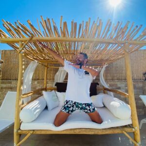 Anıl İlter Instagram - Şimdi ben buraya neden çıktım? @maisonbohemehotel butik bi şekilde kafanızı dinlersiniz fena mı?