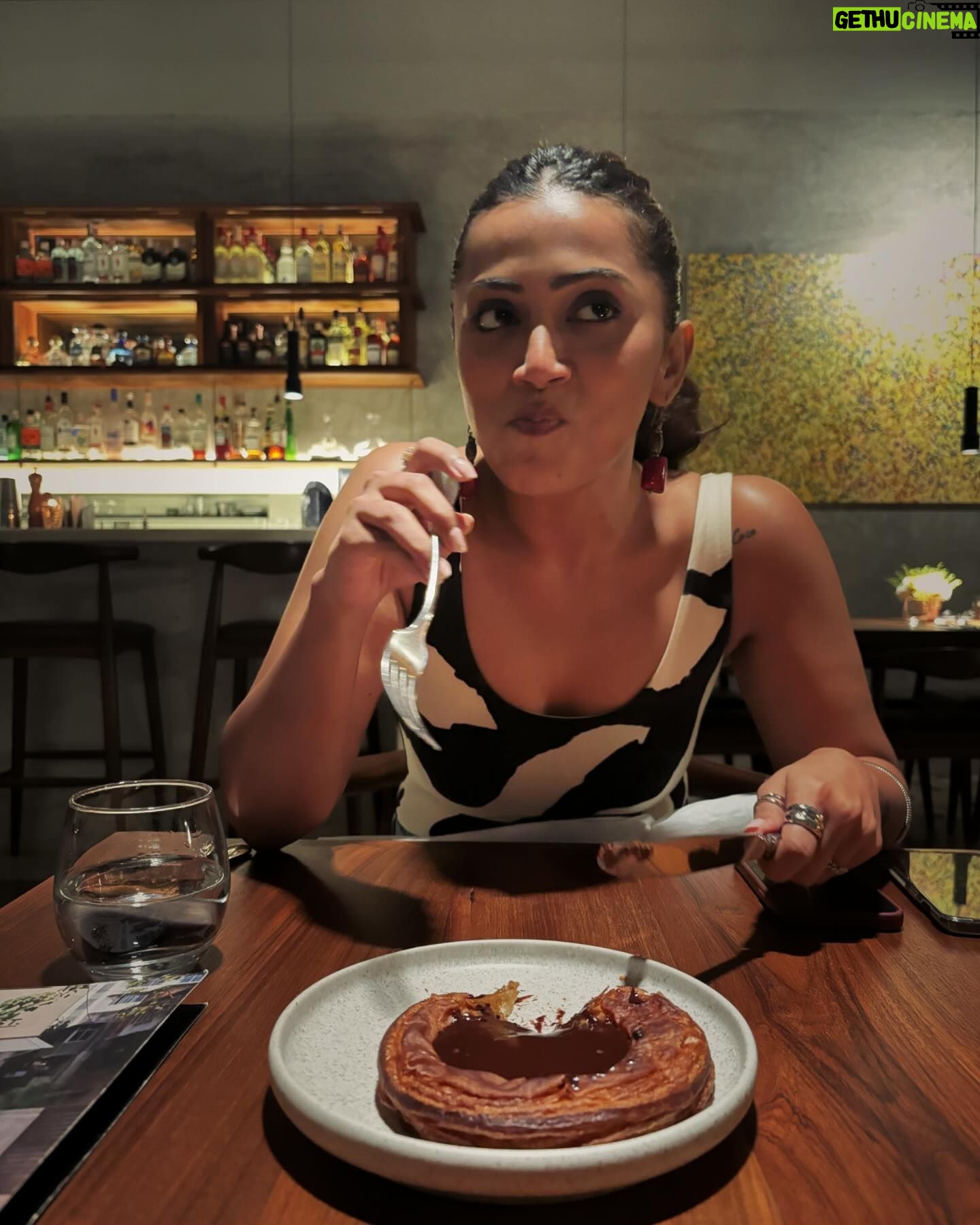 Anindita Bose - 4.9K Likes - Dinner date with Bae 🥰
PS - she didn’t share the dessert @mag_st._restaurant.
#shesalwaysonadiet #sisterlove❤️