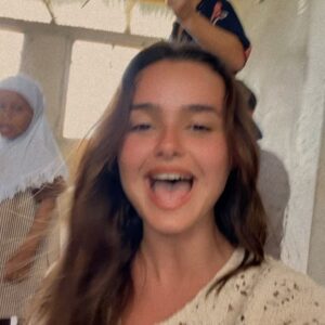 Anissa Consul Instagram - Petit coucou par ici 😻🇹🇿🫶

Je vis actuellement le plus beau voyage de ma vie 😍

Merci à @ejytrip pour ce merveilleux voyage pleins d’émotions 😢💓🥹