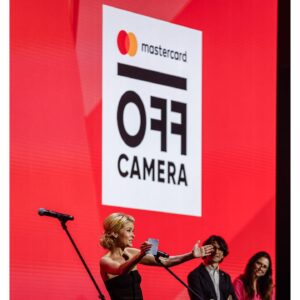 Anita Briem Instagram - So honored to accept the FIPRESCI award on behalf of @gudm.arnar and the whole team of BEAUTIFUL BEINGS / BERDREYMI at @mastercardoffcamerafestival in Krakow last night ♥️ And just so proud to belong to this group of truly beautiful beings ♥️ You guys are the bees knees!! ♥️🥰 #beautifulbeings @joinmotionpictures @larakettler @supersturla #berdreymi @birgirdagur04 @askell.einar @viktorbenony @snorri_rafn_ @modurskipid @isold.elfud @olafurdarriolafsson @isgerdur @kamilla.gudrun @emmahafsteins @sunn_a05 @davidgudbrands @huldahelga @helgaroshannam @kristinjulla @willemquarl @sunnalif05