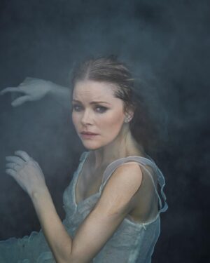 Anita Briem Instagram - Svo Lengi sem við Lifum / As Long as we Live
Allir þættir komir inn á Stöð 2! 🌷

Photograph: @arimagg 
Production design: @heimir_sverrisson 
Wardrobe: @juliannasteingrims 
Hair & Make up: @helenajons08 

#aslongaswelive #svolengisemviðlifum #tvseries #newseries #nordicseries 
@glassriver_production @cmore @ecchorights @stodtvo @katrinbjorgvins
