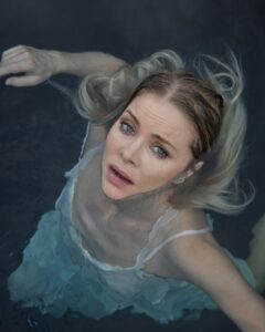 Actress Anita Briem HD Instagram Photos and Wallpapers November 2023