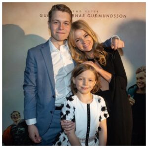 Anita Briem Instagram - Beautiful opening night of a beautiful beautiful film ♥️ 
#beautifulbeings #berdreymi 📸 MummuLú & Nicolas Simon