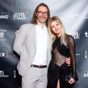 Anita Briem Instagram - What a night 💫 I was awarded best supporting actress for my role in “Letter from Helga” - and “Beautiful Beings” won best picture at the Icelandic Film Awards ♥️
I am beyond grateful for our wonderful film making family here in Iceland and so proud of the incredible standard of work my colleagues are producing all around me! 
Thank you from the bottom of my heart
♥️♥️♥️

Thank you @svalakali for the beautiful dress and @hafdisinga for making my face presentable 

@edduverdlaunin #svarviðbréfihelgu #letterfromhelga