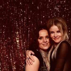 Anita Briem Instagram - What a night 💫 I was awarded best supporting actress for my role in “Letter from Helga” - and “Beautiful Beings” won best picture at the Icelandic Film Awards ♥️
I am beyond grateful for our wonderful film making family here in Iceland and so proud of the incredible standard of work my colleagues are producing all around me! 
Thank you from the bottom of my heart
♥️♥️♥️

Thank you @svalakali for the beautiful dress and @hafdisinga for making my face presentable 

@edduverdlaunin #svarviðbréfihelgu #letterfromhelga