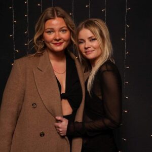 Anita Briem Instagram - What a night 💫 I was awarded best supporting actress for my role in “Letter from Helga” - and “Beautiful Beings” won best picture at the Icelandic Film Awards ♥️
I am beyond grateful for our wonderful film making family here in Iceland and so proud of the incredible standard of work my colleagues are producing all around me! 
Thank you from the bottom of my heart
♥️♥️♥️

Thank you @svalakali for the beautiful dress and @hafdisinga for making my face presentable 

@edduverdlaunin #svarviðbréfihelgu #letterfromhelga