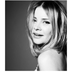 Anita Briem Instagram - 🤍

📷 @sagasig 
💄 @elinreynis