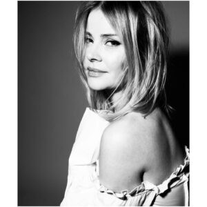 Anita Briem Instagram - 🤍

📷 @sagasig 
💄 @elinreynis