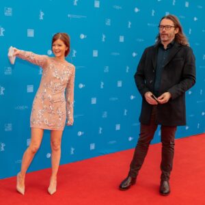 Anita Briem Instagram - Premiere of BEAUTIFUL BEINGS ✨ at the @berlinale film festival. It’s been a magical journey to get to be a part of with some extraordinary, and beautiful human beings. As a lover of films I highly recommend seeing this one, as it now starts to open all over. Just a stunning and deeply moving work of art by @gudarnar, shot by the amazing @supersturla.
Congrats all you involved! It’s been a true honor
♥️♥️♥️
Photos: Natalia Łączyńska 
@berlinale.panorama #beautifulbeings #berdreymi @new.europe.film.sales