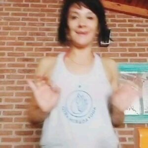 Anita Martínez Instagram - Jajaja ers hora!!
Resolví mi problema en el baño @mamparasgabriel las mejores!!
Son únicos
Son buenos
Son económicos 
Y rápidos!!!

Necesitas mamparas?