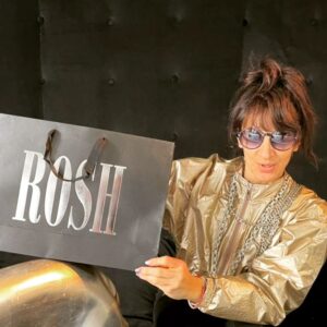 Anita Martínez Instagram - Hoy en @roshmoda junto a Yane y Pame elegimos los cambios para @elbailandooficial ⭐️