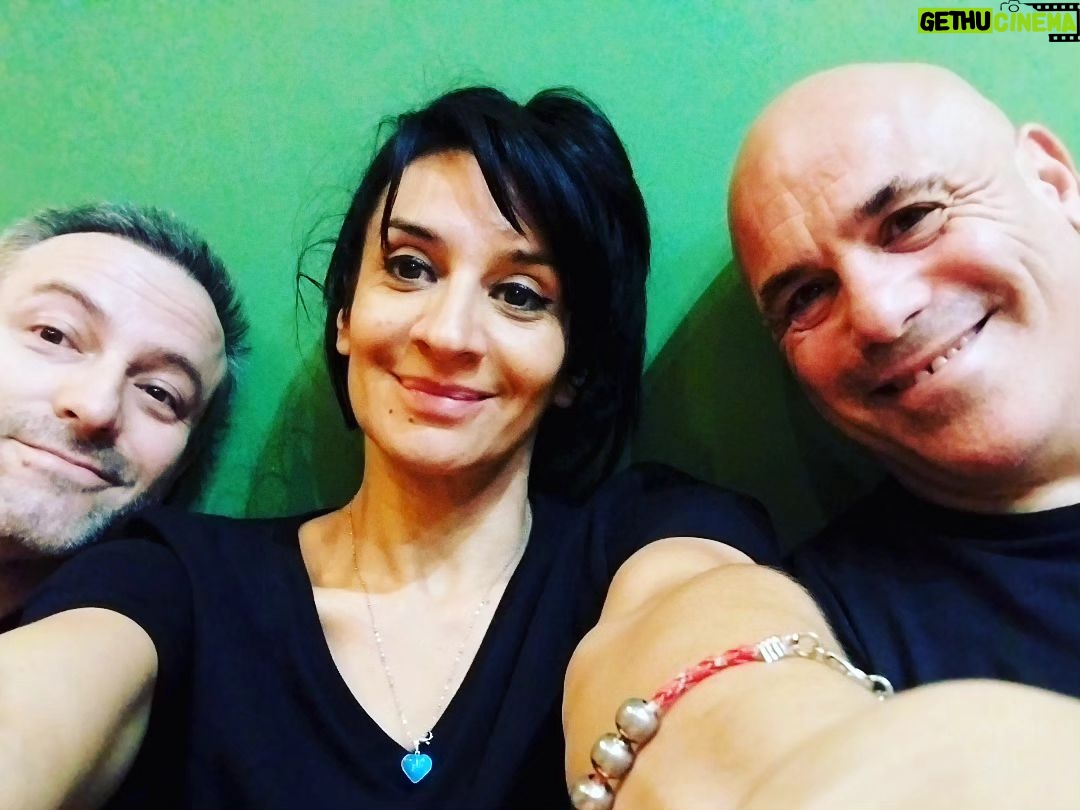 Anita Martínez - 1.2K Likes - Nos juntamos, nos divertimos y bailamos
Nuestra salsa de 3 se viste de lujo con @sebaalmadaok
@bichogomez64
@vero_pecollo con su temple nos gobierna
Ensayando con mucha alegría
@masajefranco nos pone su sabiduría salsera
Nos vemos pronto por el show más grande de la TV @elbailandooficial
