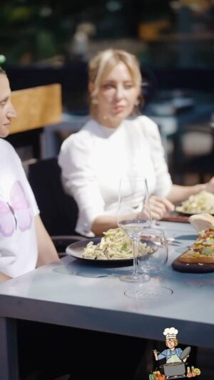 Anita Martínez Instagram - Algo de lo que fue el piloto de nuestro programa de cocina en @cuentaganado61 
Con el genial @denis_yara 
Y el aporte único de @chefpatriciocuello
Con la presencia  de la primera invitada @verotamborini 
Muy pronto!!!
Toda la magia técnica de @nixproducciones 
Llegan los humos de la cocina más cálida y divertida 
💐🙏🍞🥂🍽🍴