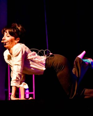 Anita Martínez Instagram - ANITA SIGUE EN AGOSTOOO 😂 😂 😂 😂
3 ÚNICAS FUNCIONES en @paseolaplaza 

@anitamartinezteatro 

presenta... HISTERIOTIPOS❗

"En búsqueda del hombre perfecto"

 😂 Vas a llorar de risas 😂

3 ÚNICAS FUNCIONES | 20:30 HS.

📌 MIÉRCOLES 2, 16 Y 30 DE AGOSTO

PASEO LA PLAZA 🎯 SALA NERUDA

 ENTRADAS DESDE PLATEANET 📢

(Link entradas en la BIO de nuestro perfil)

SINOPSIS DE LA FUNCIÓN:

En esta oportunidad es Anita Martínez la responsable de dar vida a una mujer, "entre los 40 y el rigor mortis" –según ella declara–, y lo hace desde el humor, desopilante, donde se permite burlarse de sí misma.
Sola, sin ninguna perspectiva de concretar una pareja, va señalando sus experiencias con los hombres que se han cruzado por su camino. No se trata de una crítica hacia los hombres, aunque existe, sino plantear una tipología masculina y el comportamiento y grado de compromiso que algunos asumen frente a las necesidades de la mujer.

Aparece así el nene de mamá, el celoso, el creativo, el indeciso, el físicamente dotado, el físicamente infradotado; una galería de personajes que le permiten a la protagonista definirse frente a esta realidad: la incapacidad en encontrar al hombre perfecto. 
Duración 58 min. 😂 RISAS ASEGURADAS 😂

Elenco: Anita Martinez | anitamartinezteatro

Dramaturgia: Claudia Morales | @yoclaudiamorales 

Producción Ejecutiva: Geluk | @gelukproduce

Producción General: Team 22 |  @team22ok

#teatro #comedia #buenosaires #humor