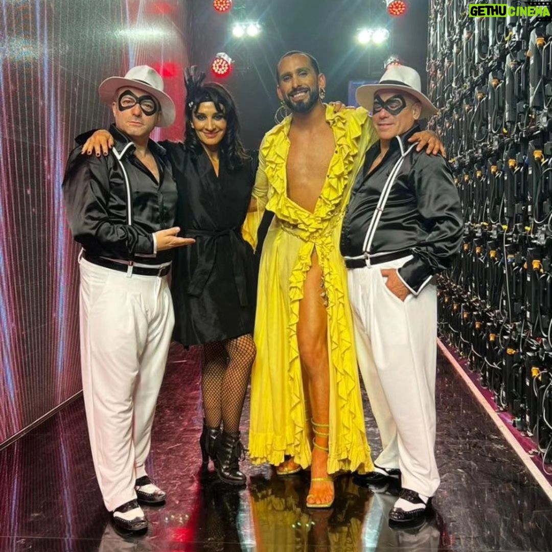 Anita Martínez - 644 Likes - Feliz de recorrer este @elbailandooficial
Con este equipazo❤️ @bichogomez64 @gabousandivaras @sebaalmadaok
Felices de celebrarnos
La vida es hoy
💘