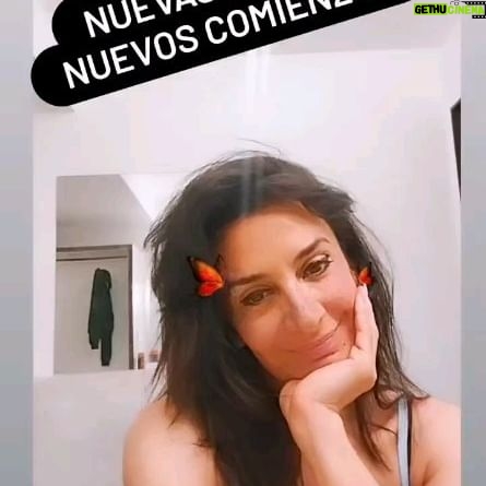 Anita Martínez - 613 Likes - Estoy en cero en todo
En el amor
En la profesión
En la energía
En las ganas
Me resetee por completo
Volví a mi
A este momento presente
Con todas las ganas de arrancar de nuevo
Gracias vida
Por enseñarme
Por guiarme
Por mostrarme mis errores
Gracias vida
Te viviría una y mil veces
🤩🤩🤩😇😇🥲
PD (mándame un compañero copado que me puse buena con el gym 🤓)