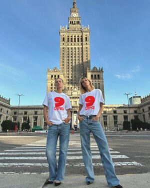 Anja Rubik Instagram - 🇪🇺 GŁOSUJEMY 🇵🇱 9 CZERWCA 

We are EU and we VOTE! 

#votetogether #europeanelections #wyboryeuropejskie2024