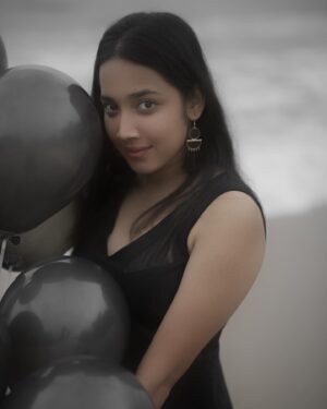Anjali Raj Instagram - 💙black & blue🖤

📸: @aneeshminaloor_photography 
coordinated by: @rahulpallath_official