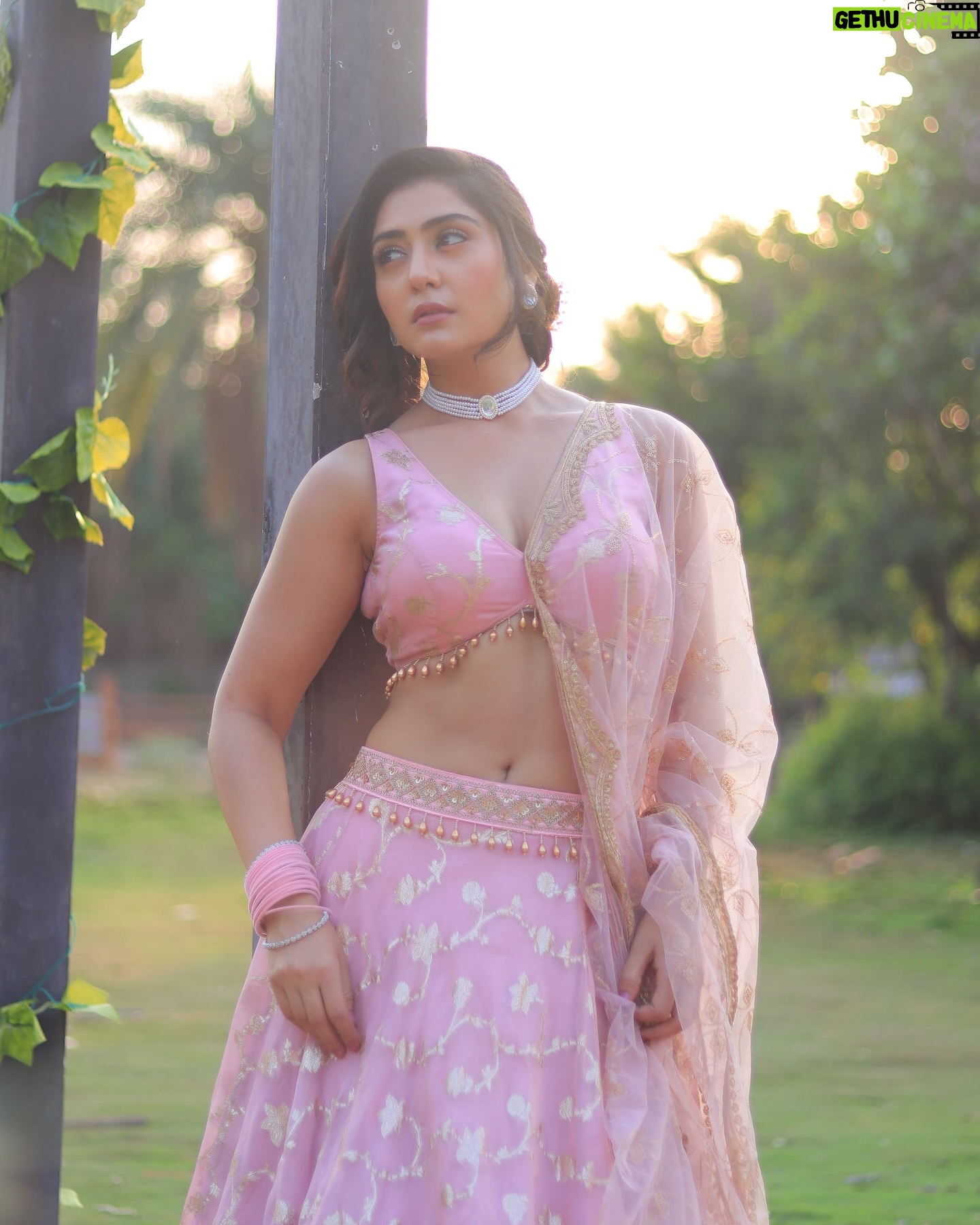 Anjali Tatrari - 50K Likes - Ek baar dekh lijiye ✨
Me to @bhansaliproductions 🤭♥️
📸 - @kadu_pragnesh
#anjalitatrari