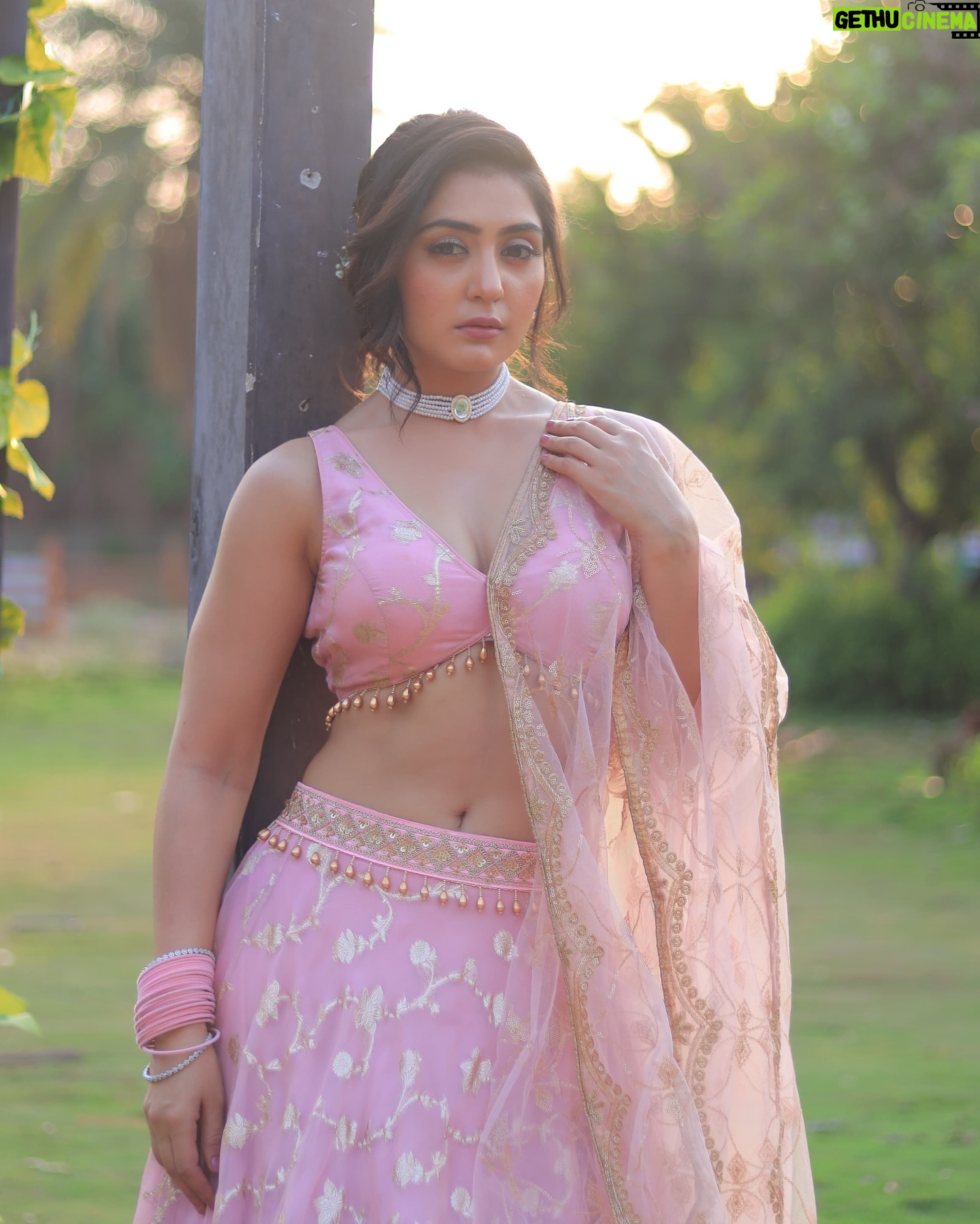 Anjali Tatrari - 50K Likes - Ek baar dekh lijiye ✨
Me to @bhansaliproductions 🤭♥️
📸 - @kadu_pragnesh
#anjalitatrari